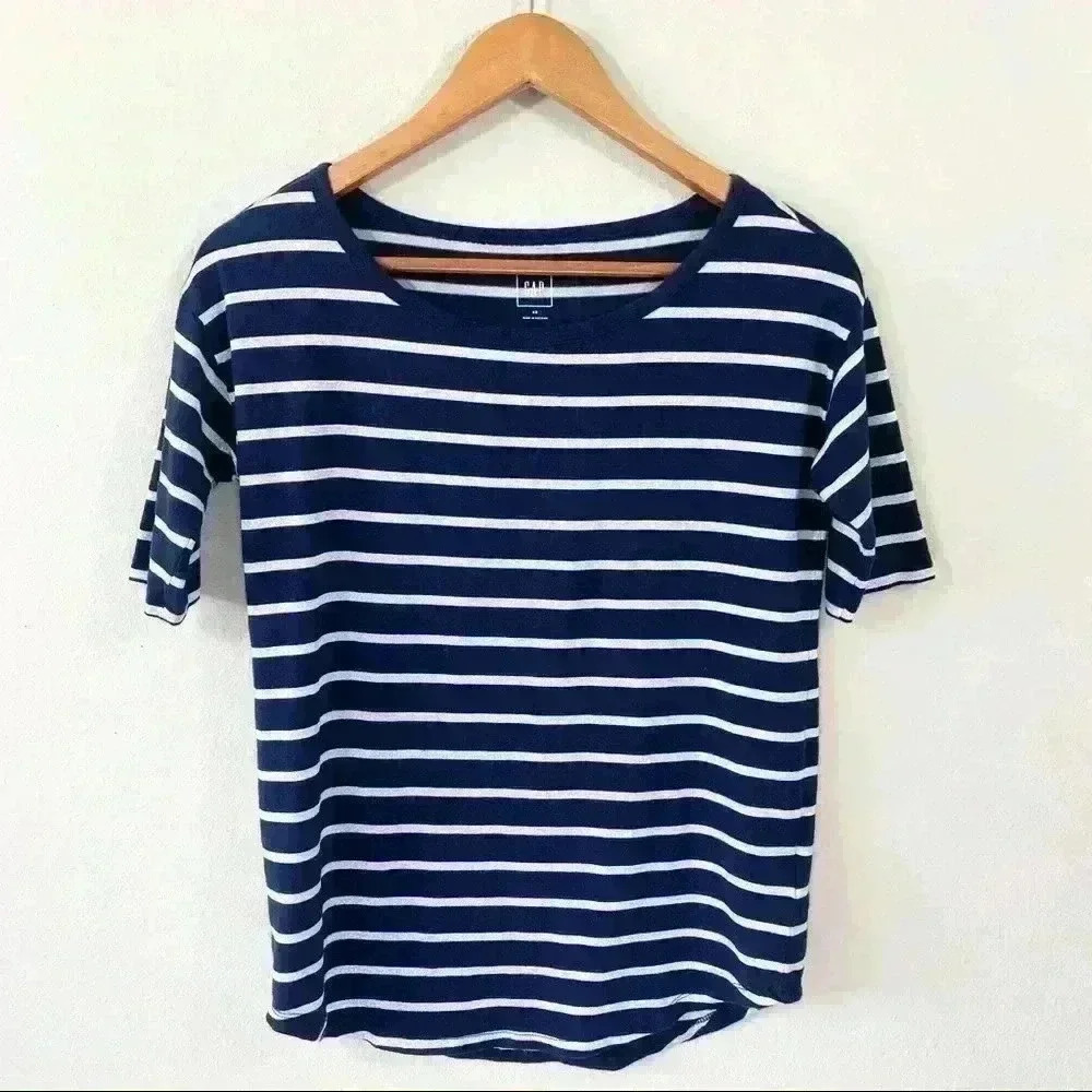 Gap navy and silver stripe top